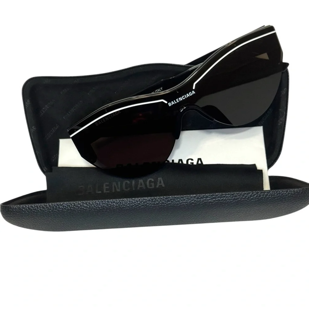 Balenciaga Cat Eye Shield Sunglasses 99mm -
BB0004S - Picture 5 of 17